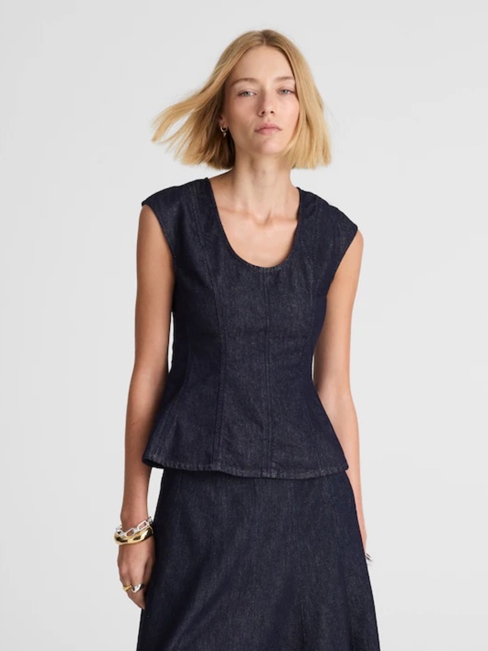 MADEWELL Denim Seamed Scoopneck Top in Rinse Wash 10